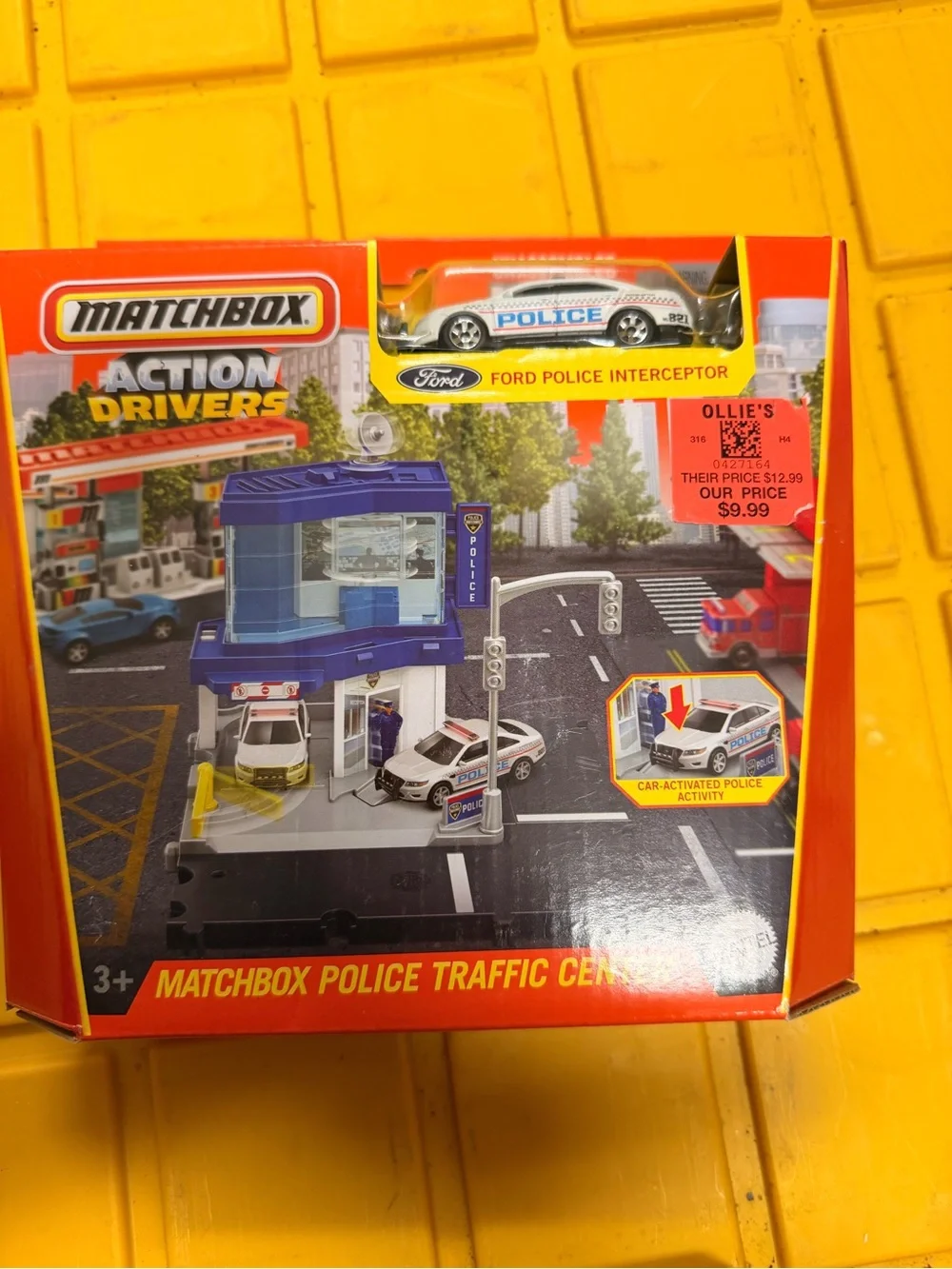 Matchbox Police Traffic Center Playset with White and Blue Police Car